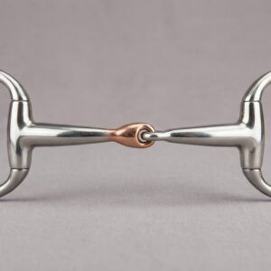 A premium eggbutt brass link featuring a single-jointed stainless steel mouthpiece and a central brass link for professional equestrian performance.